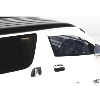 Toyota Hiace Super GL Custom Pearl White 2008 OttO mobile 1:18 Resinemodell (Türen, Motorhaube... nicht zu öffnen!)